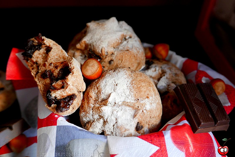 Recette des petits pains aux pépites de chocolat et noisettes par caporal cerise (caporalcerise.Fr)