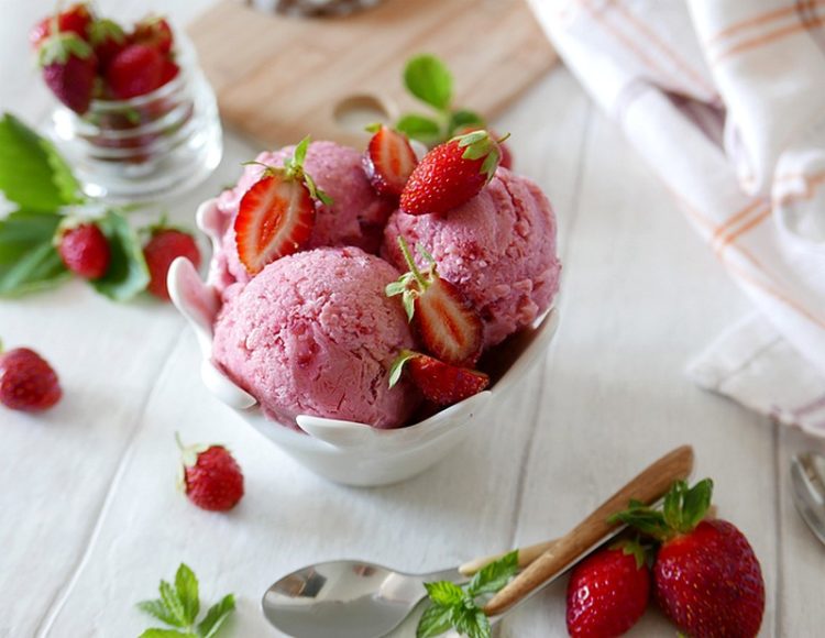 Recette de glace aux fraises par caporal cerise (caporalcerise.fr)